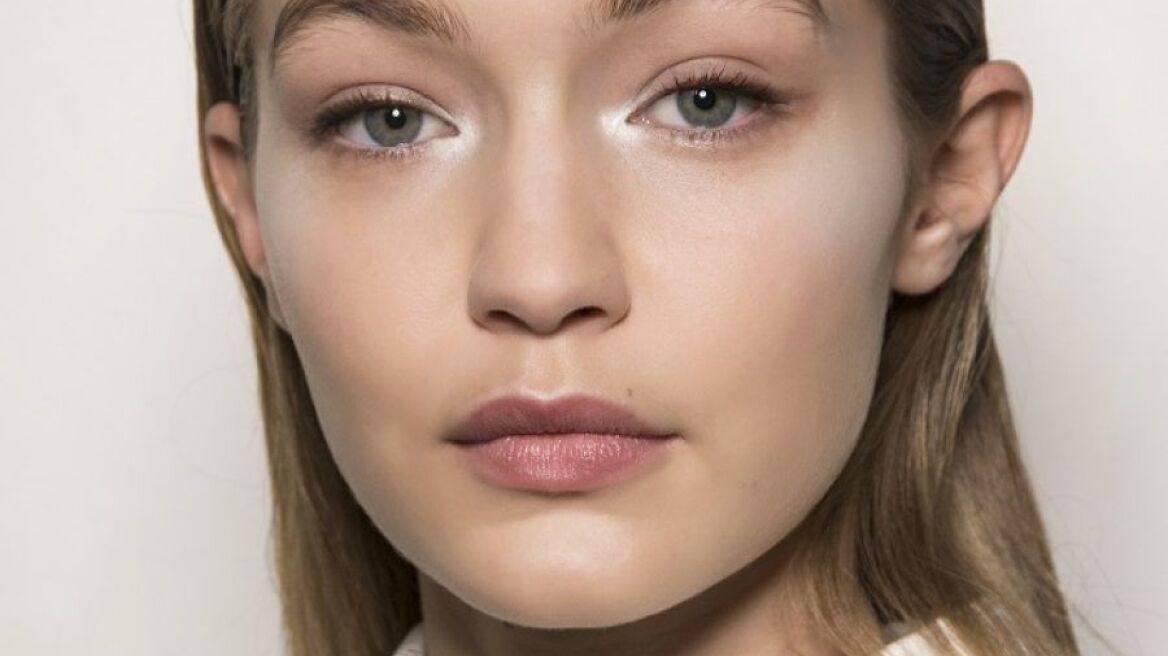 Ξέρουμε τον τρόπο να απαλλαγείς αμέσως από τα μαύρα στίγματα