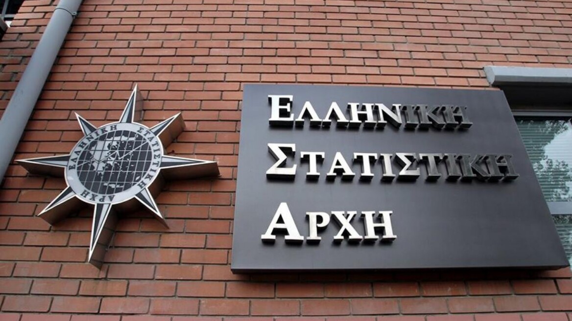 Πατάτες, καύσιμα και νωπά λαχανικά αύξησαν τον πληθωρισμό κατά 1% τον Νοέμβριο