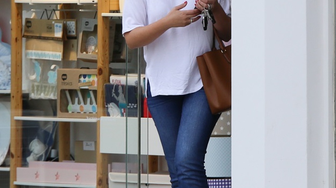 H Σία Κοσιώνη πιο αδύνατη από ποτέ σε παπαρατσικές φωτογραφίες