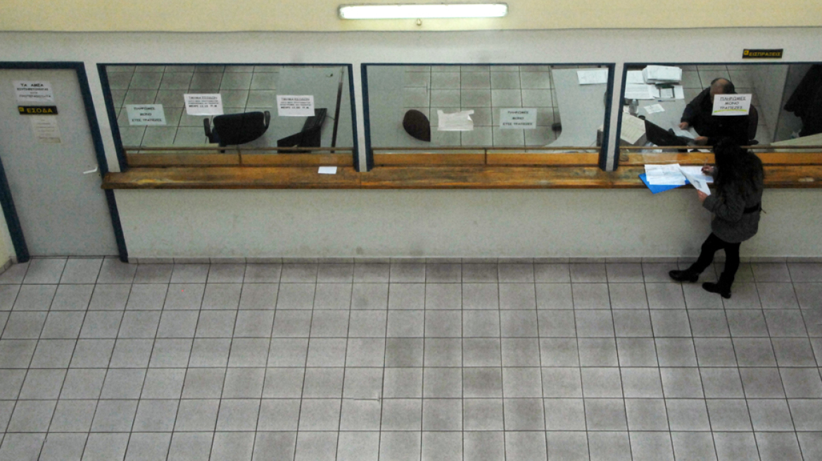 Φόροι: Ένας στους πέντε Έλληνες «σηκώνει» το 90% του φορολογικού βάρους   