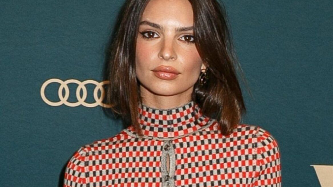 Βρήκαμε γιατί η Emily Ratajkowski δεν γελάει ποτέ 