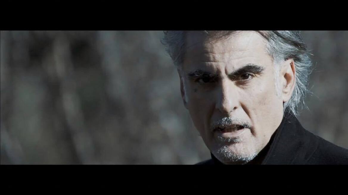 «Χρωστάω μια συγγνώμη»: Το νέο τραγούδι του Φίλιππου Πλιάτσικα