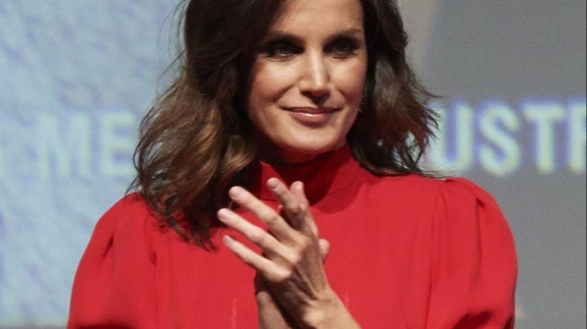 H βασίλισσα Λετίσια φόρεσε το τέλειο μαύρο φόρεμα για την παραμονή Πρωτοχρονιάς 