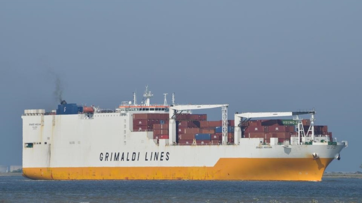 Βρετανία: Τέσσερις λαθρεπιβάτες απειλούν το πλήρωμα φορτηγού πλοίου στις εκβολές του Τάμεση