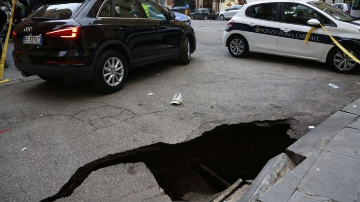 Ο στρατός στους δρόμους της Ρώμης - «Εχθρός» οι... λακούβες!