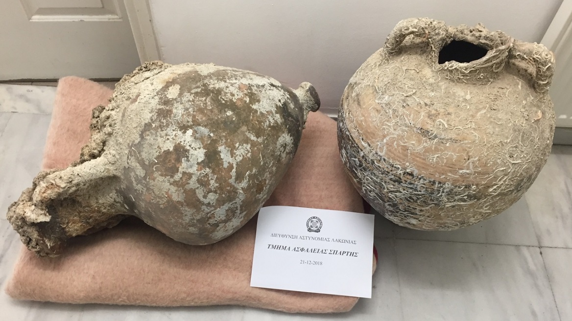 Λακωνία: 59χρονος Έλληνας έκρυβε αρχαίους αμφορείς στο σπίτι του