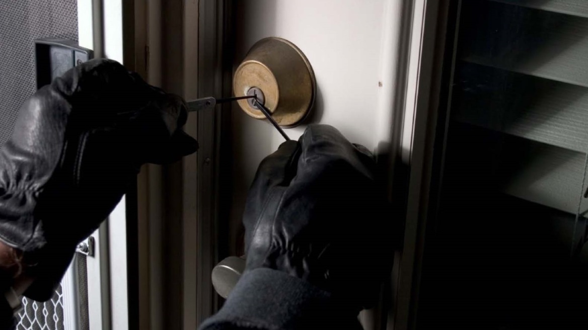 Νεαρός πίσω από τέσσερις διαρρήξεις στην Κέρκυρα