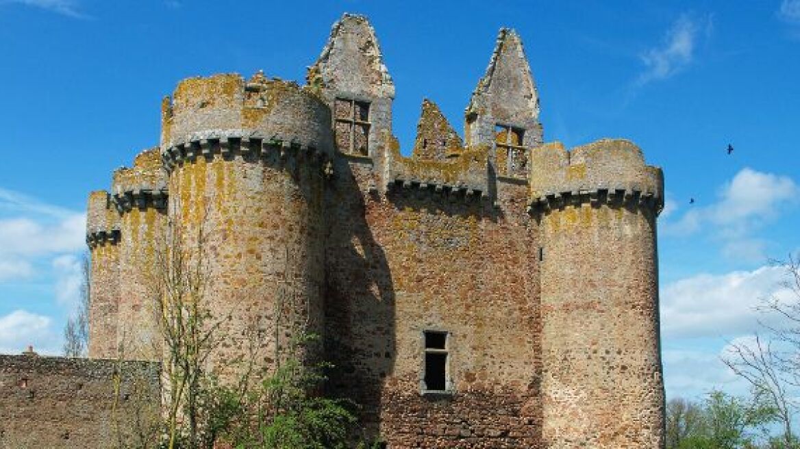 Με 51 ευρώ παίρνετε μερίδιο σε ένα μεσαιωνικό κάστρο