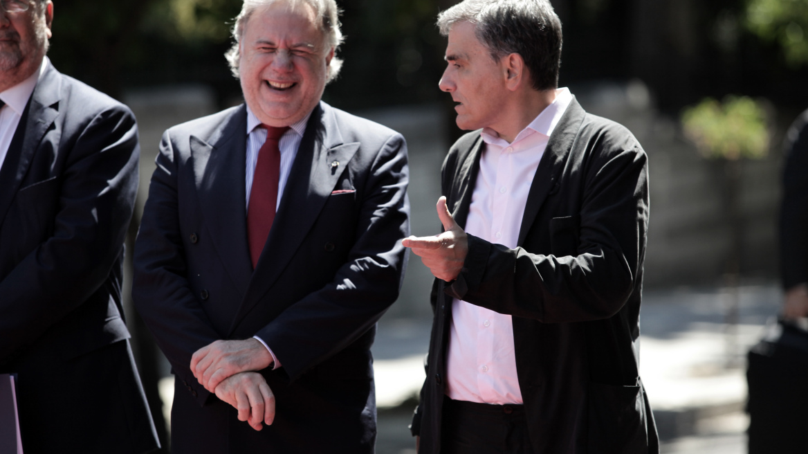 Το ΥΠΟΙΚ πανηγυρίζει γιατί έκοψε 5 δισ. στους συνταξιούχους με το νόμο Κατρούγκαλου