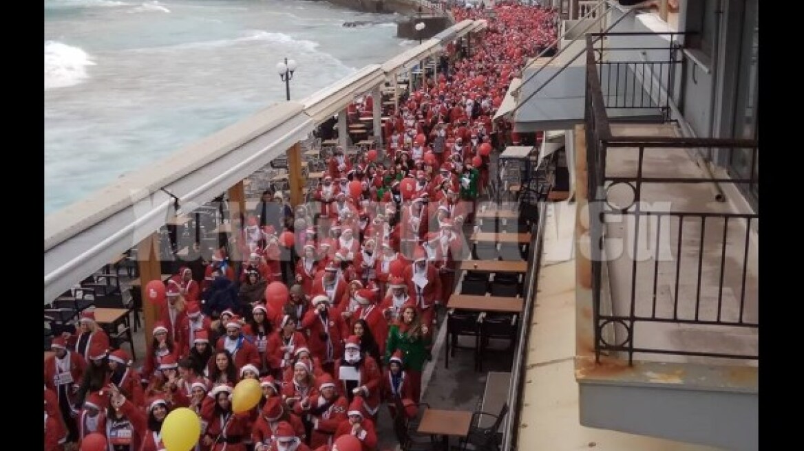 Εικόνες: Εκατοντάδες Άγιοι Βασίληδες στους δρόμους των Χανίων