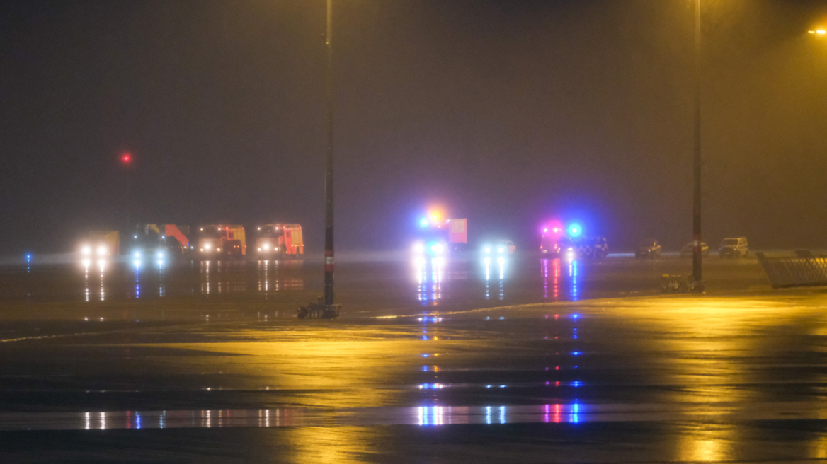 Συναγερμός στο αεροδρόμιο του Ανόβερου: Άγνωστος έριξε αυτοκίνητο στην πύλη και μπήκε σε διάδρομο