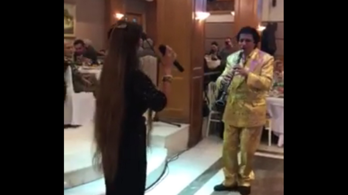 Βίντεο: Δείτε τον Γιώργο Μάγγα σε φιλανθρωπικό γκαλά 