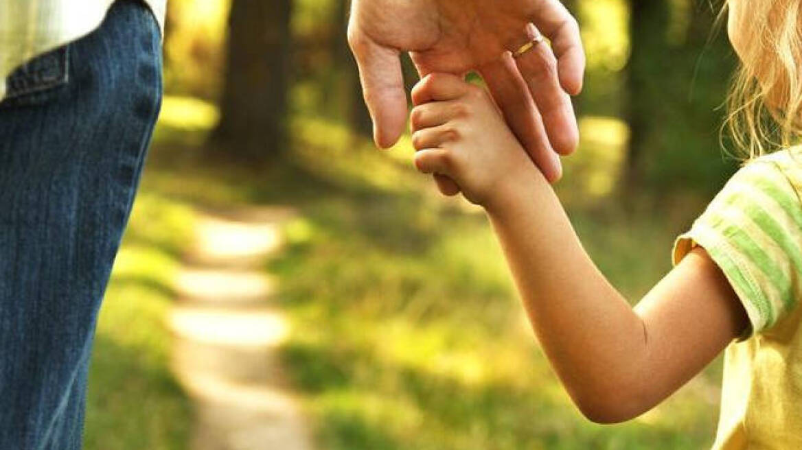 Επίδομα παιδιού: Παράταση έως 15 Ιανουαρίου για αιτήσεις - τροποποιήσεις