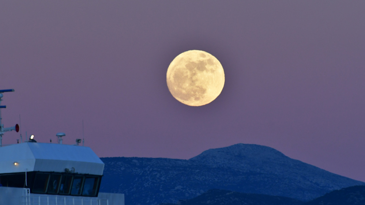 Το «φεγγάρι του λύκου» ανέτειλε στο Ναύπλιο