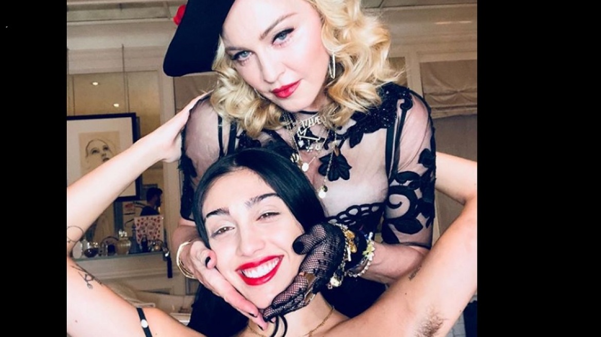 Instagram: Τι ξεχώρισαν οι followers στη φωτογραφία που ανέβασε η Μαντόνα με τη Λούρδη 