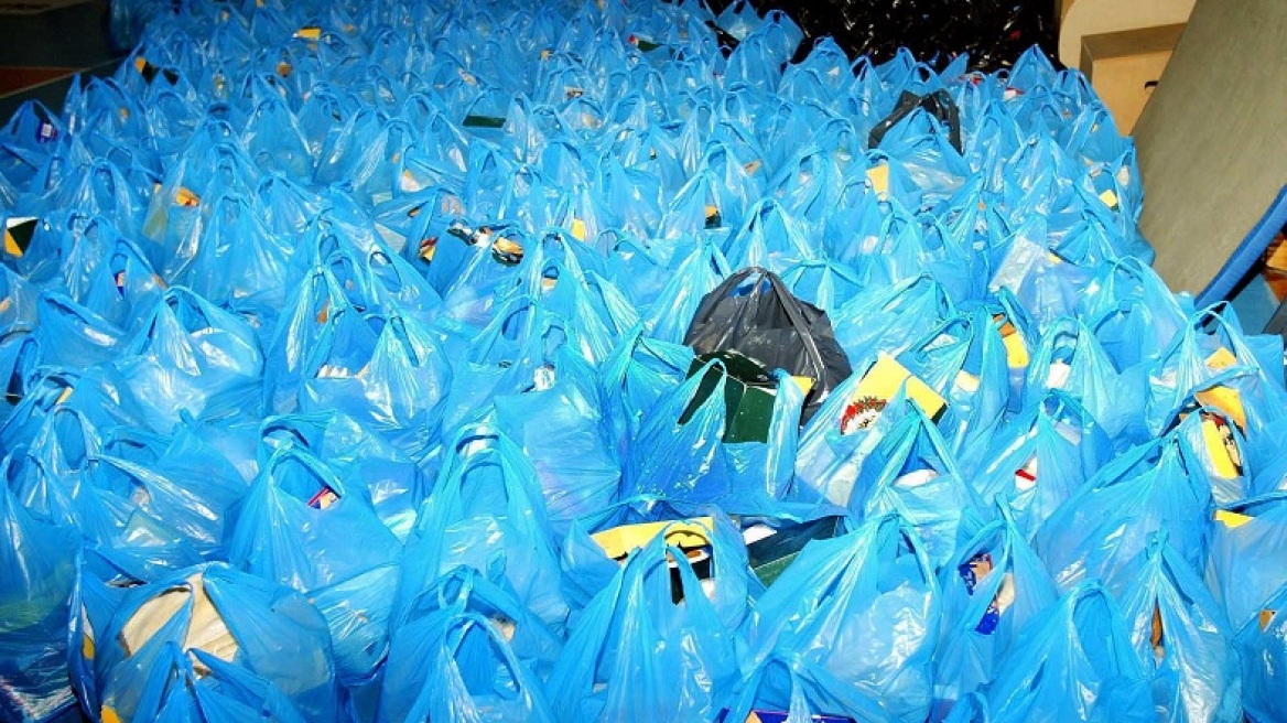 Ξεκινά η χρέωση στις πλαστικές σακούλες