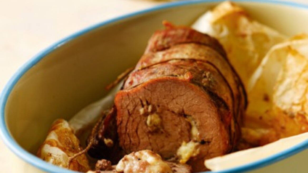 Μοσχαράκι ρολό, γεμιστό με κεφαλογραβιέρα και πιπεριές