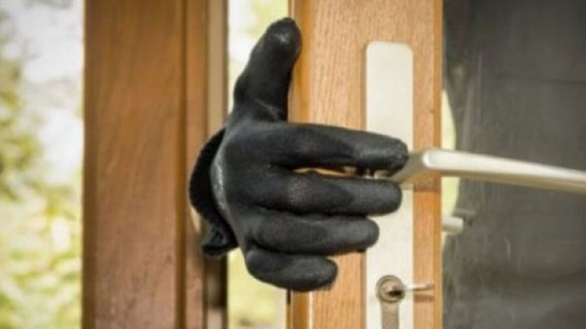 Μπήκαν στο σπίτι και πήραν... ως και την ταυτότητα
