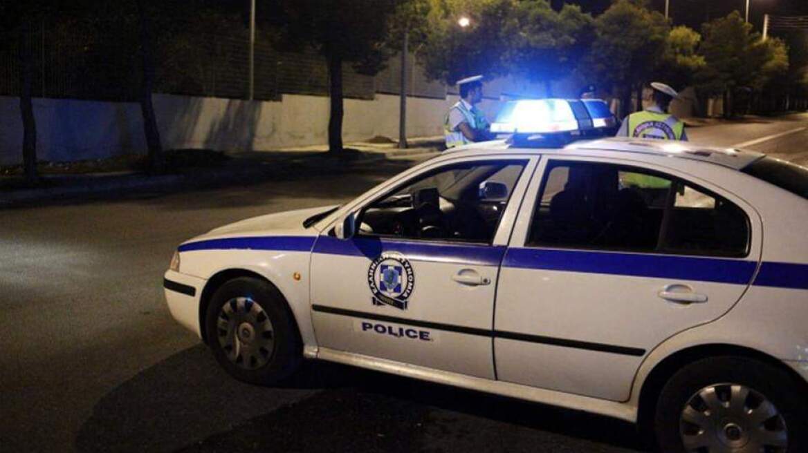 Τρόμος για υπάλληλο βενζινάδικου στον Ασπρόπυργο: Ληστές τον απείλησαν με λοστούς