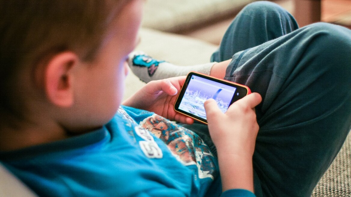 Έκκληση στην Apple να ερευνήσει κατά πόσο τα παιδιά εθίζονται στα iPhone