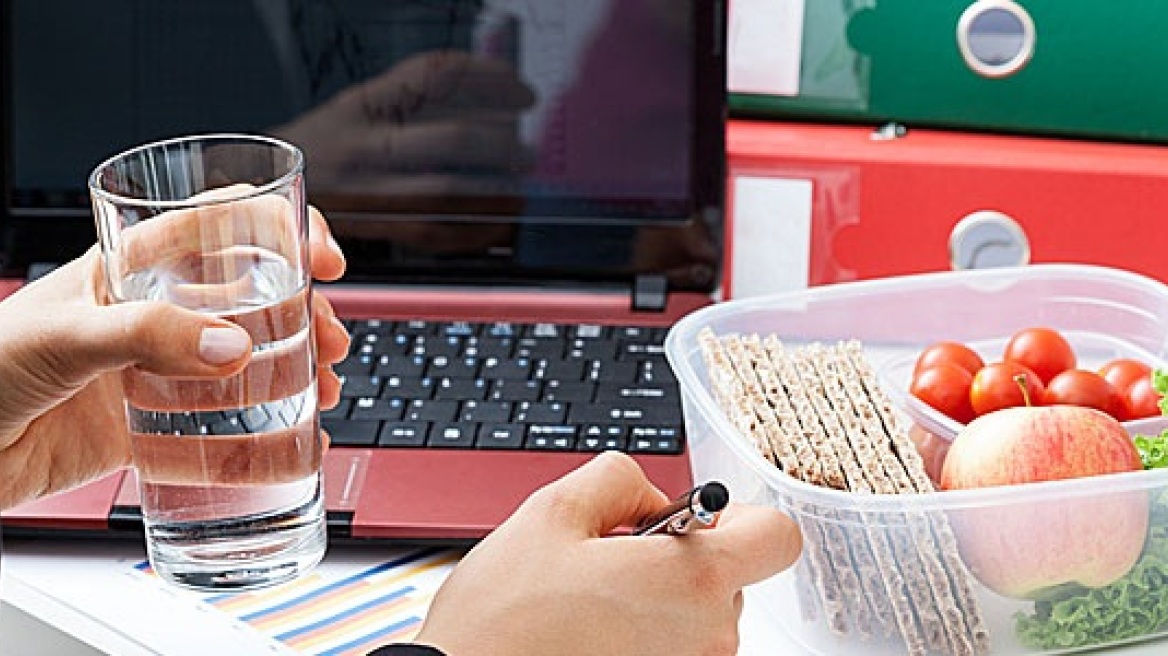 Σωστή διατροφή και στη δουλειά: Αφήστε τις δικαιολογίες!