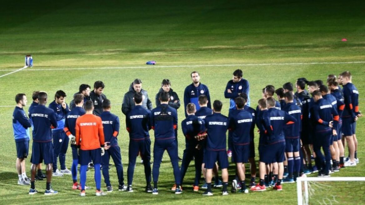 Φωτογραφίες: Η... πρώτη προπόνηση του Γκαρθία στον Ολυμπιακό και το τετ α τετ με Οφόε