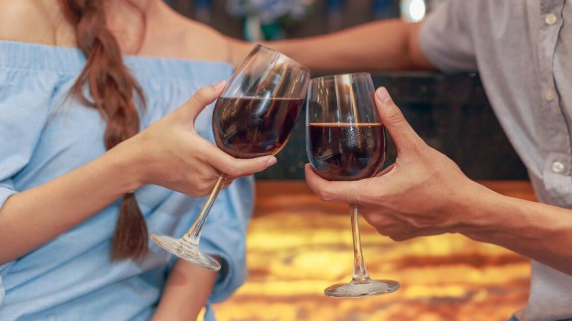 Μπορεί το πόσο πίνεις να επηρεάζεται από το πώς μυρίζει ο σύντροφος σου;