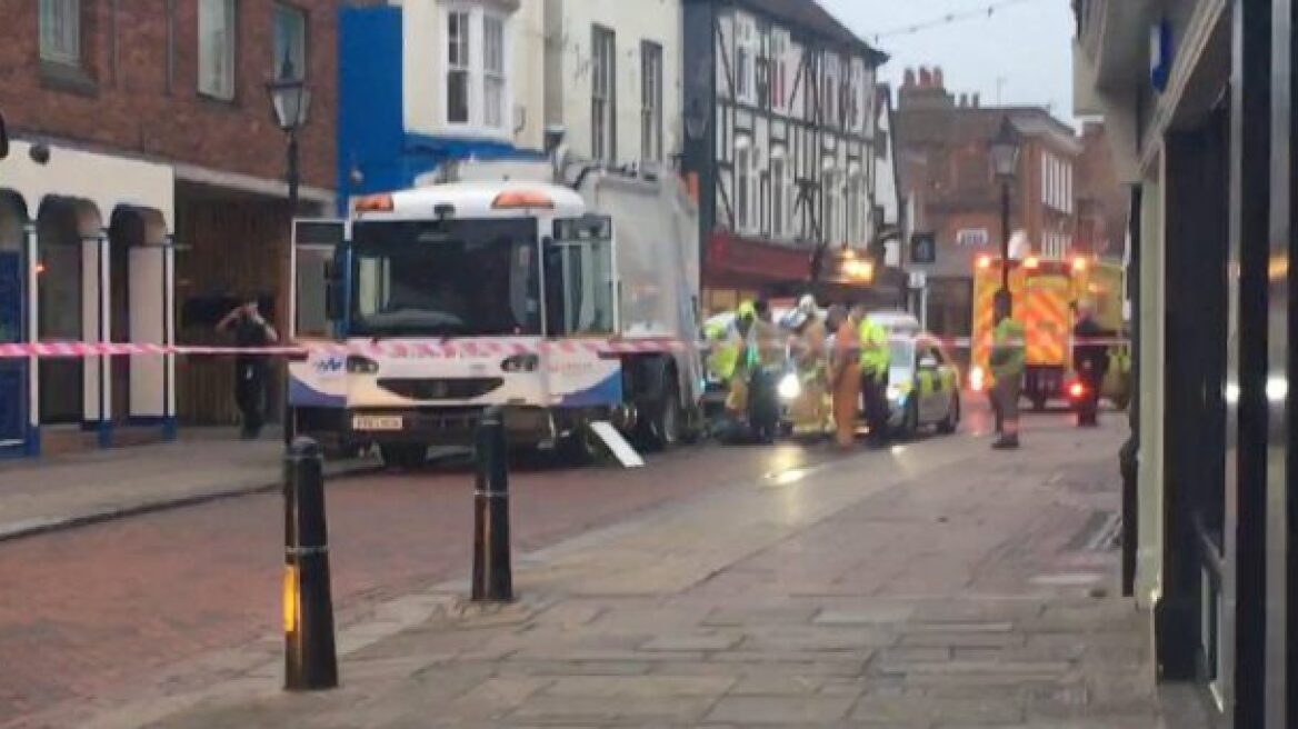 Βρετανία: Άστεγος κοιμήθηκε σε κάδο και το απορριμματοφόρο παραλίγο να τον λιώσει