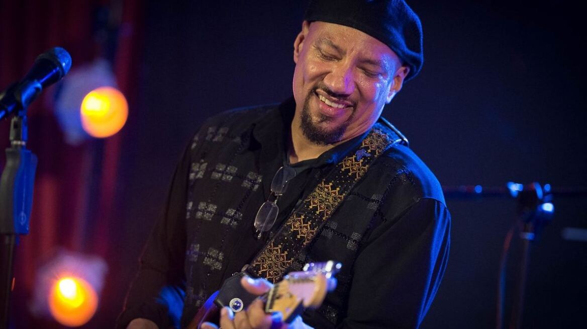 Phil Gates: Ο εκρηκτικός κιθαρίστας του blues στην Αθήνα