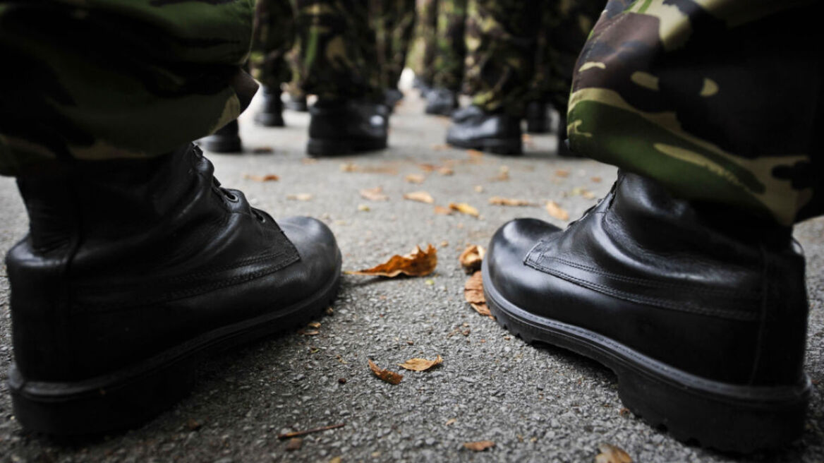 Είσαι ομοφυλόφιλος, θρησκόληπτος ή... ευαίσθητος; Ο βρετανικός στρατός σε χρειάζεται!