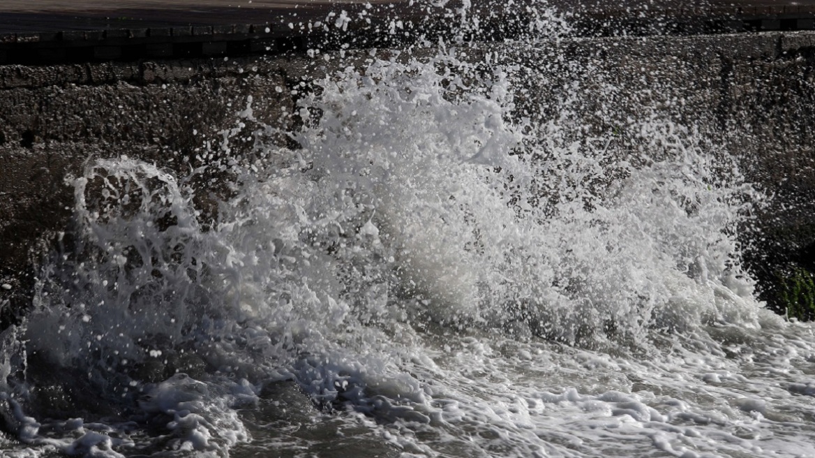 «Τυφώνας» σάρωσε τη χώρα - Έως 132 χλμ/ώρα έφτασαν οι άνεμοι