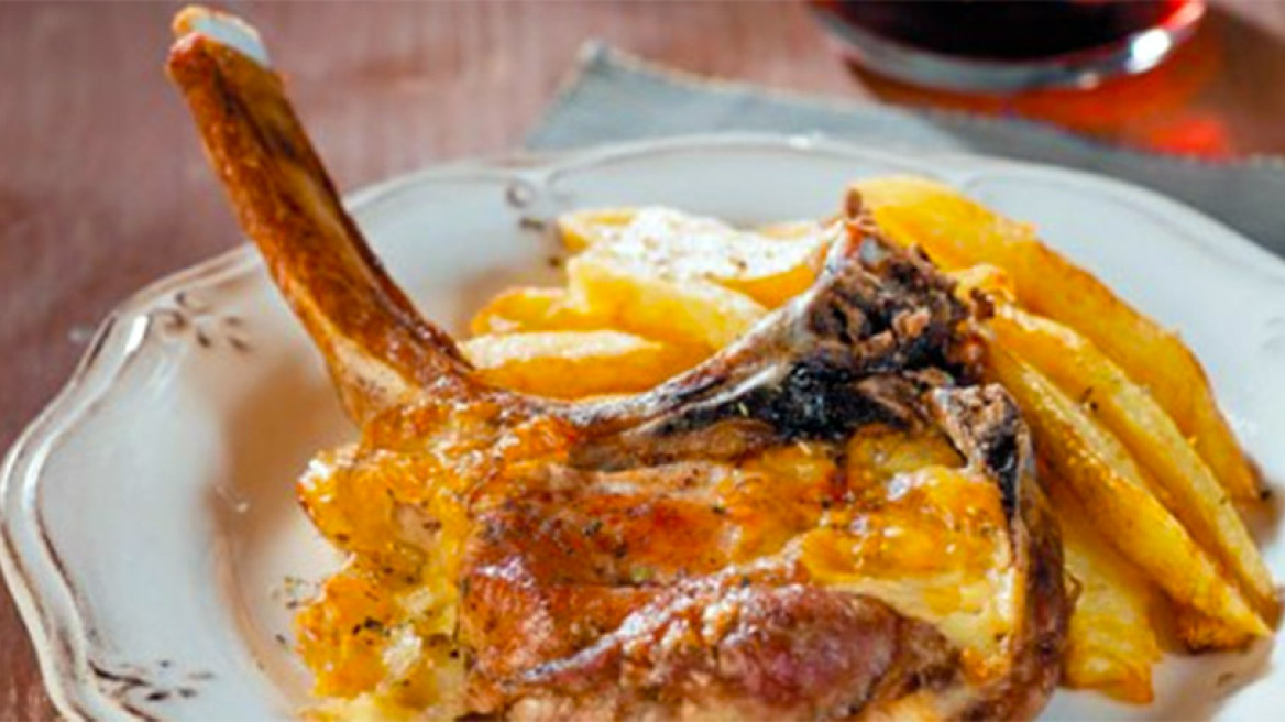 Χοιρινές μπριζόλες γεμιστές με θυμάρι και Μετσοβόνε