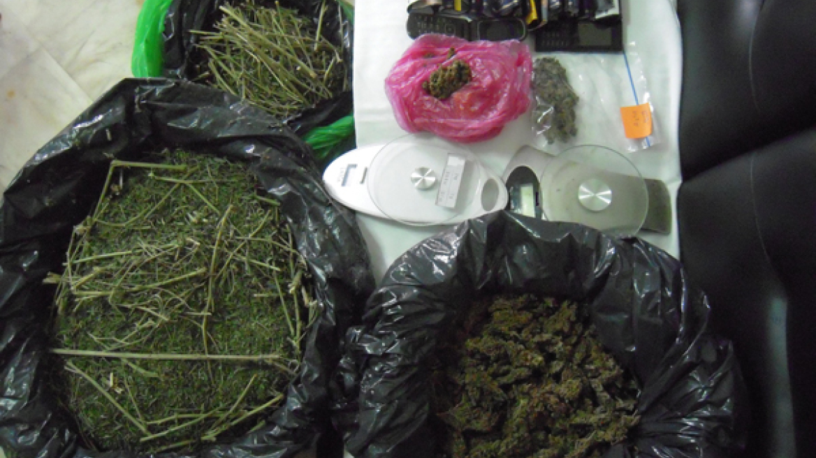 Γρεβενά: Θα πωλούσαν δέκα κιλά χασίς σε συσκευασίες καπνού!