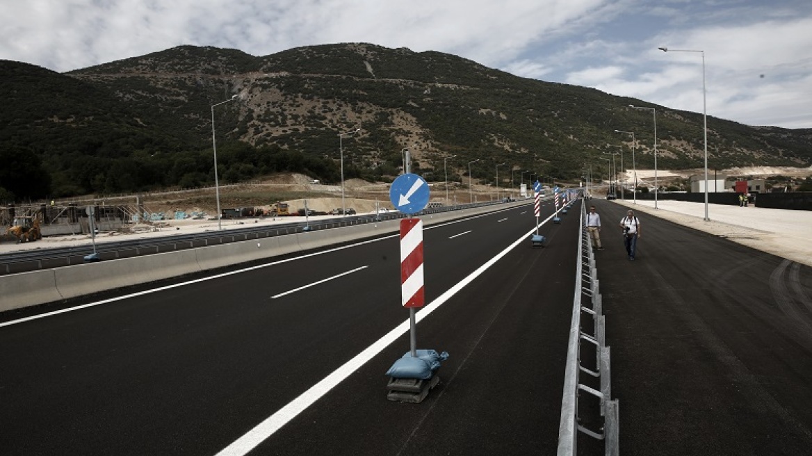 Συνεχίζονται οι εργασίες συντήρησης στην εθνική Θεσσαλονίκης - Μουδανίων