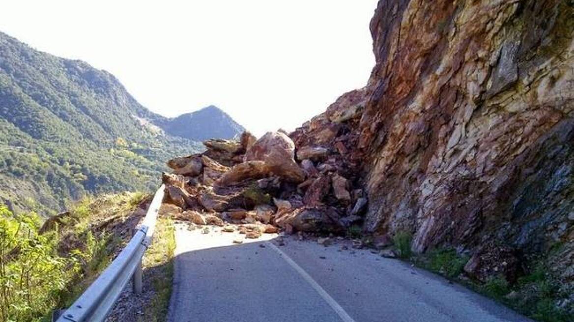Κατολίσθηση στο Επταχώρι Καστοριάς - Κλειστός ο δρόμος Κοζάνης-Ιωαννίνων