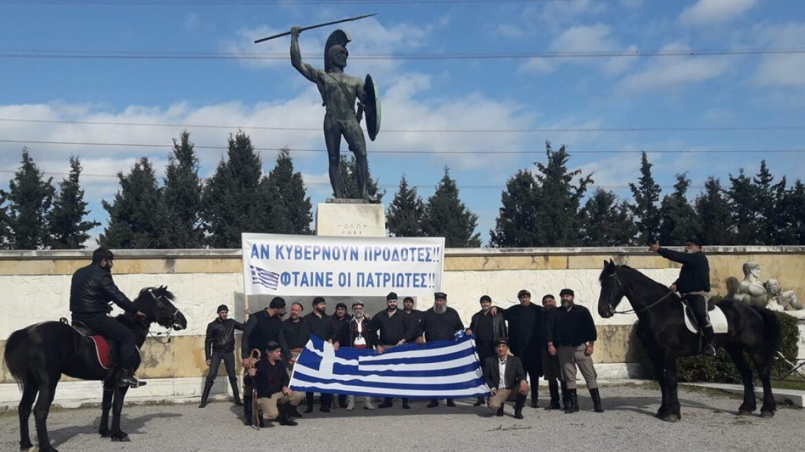 Οι έφιπποι της Κρήτης στο άγαλμα του Λεωνίδα