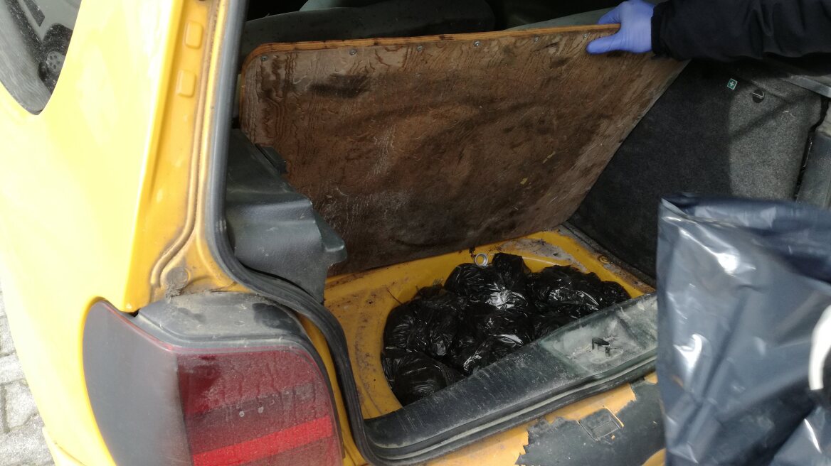 Κρύπτες με εννέα κιλά χασίς βρέθηκαν σε βουλγάρικο Ι.Χ.