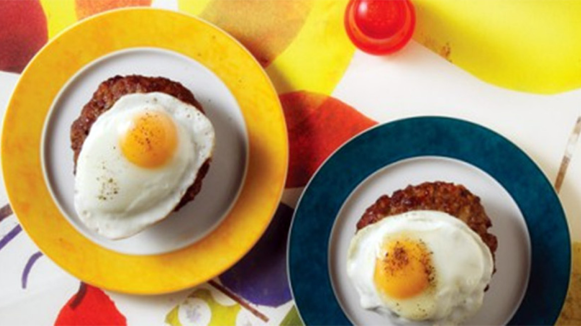 Μπιτόκ αλά ρους, κοινώς μπιφτέκια με τηγανητά αβγά