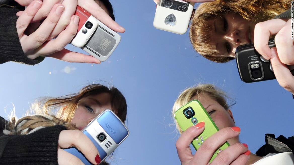 ΗΠΑ: Τα smartphones και τα social media κάνουν τους έφηβους δυστυχισμένους 