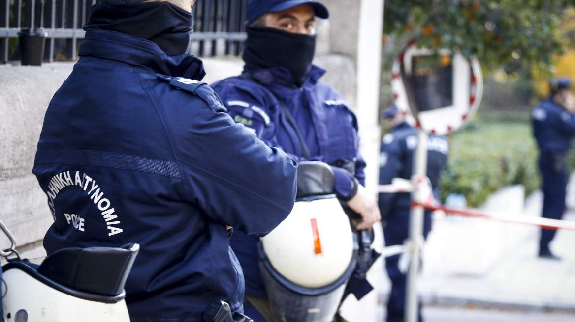 Ψάχνουν στα Εξάρχεια τον «Σημαδεμένο», τον ληστή που τρομοκρατεί περαστικούς