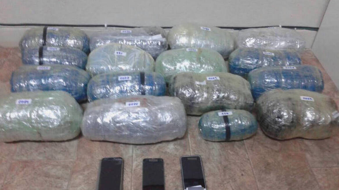 Αλβανοί μετέφεραν με τα πόδια από τα σύνορα πάνω από 16 κιλά χασίς 