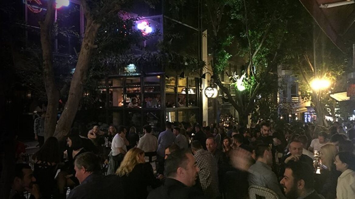 Τι έγινε χθες στο Κολωνάκι; - Τα μπαρ «βάραγαν» μέχρι το πρωί παρά την απαγόρευση 
