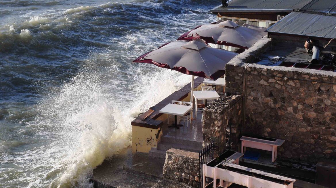 Οι θυελλώδεις άνεμοι «κλείνουν» σχολεία στην Κρήτη