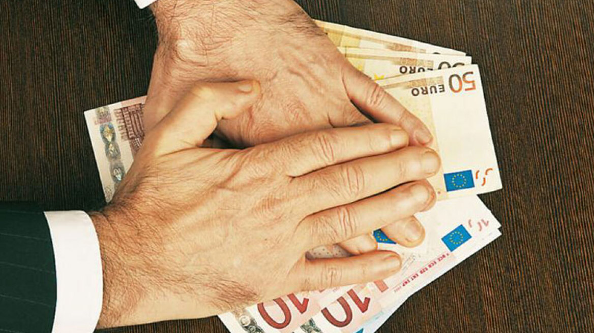 ΣΕΒ: Τραπεζικοί, ασφαλιστές οι πιο υψηλόμισθοι - Στα «ψηλά» και το Δημόσιο