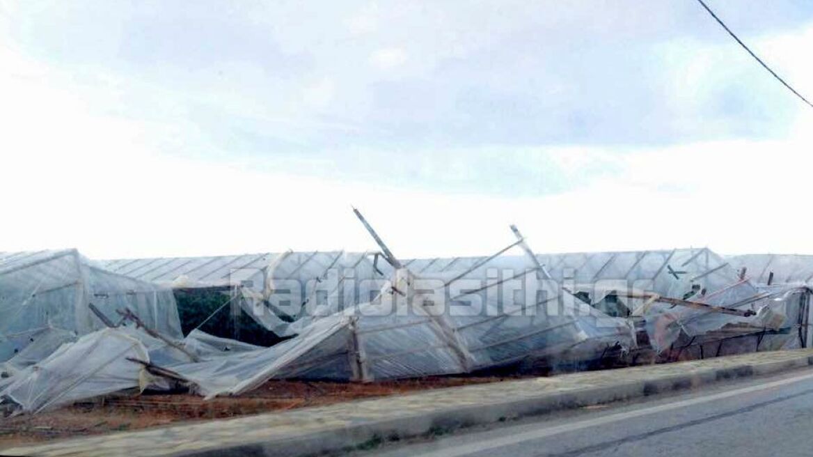 «Πήρε ο αέρας» το Λασίθι: «Ξηλώθηκαν» θερμοκήπια και τούμπαραν αποθήκες!