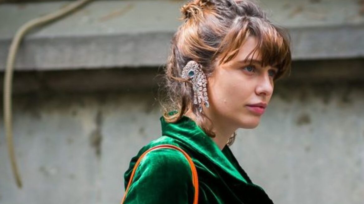 Αυτή η νέα τάση στις τσάντες δεν είναι κομψή, θα σας φτιάξει όμως σίγουρα τη διάθεση