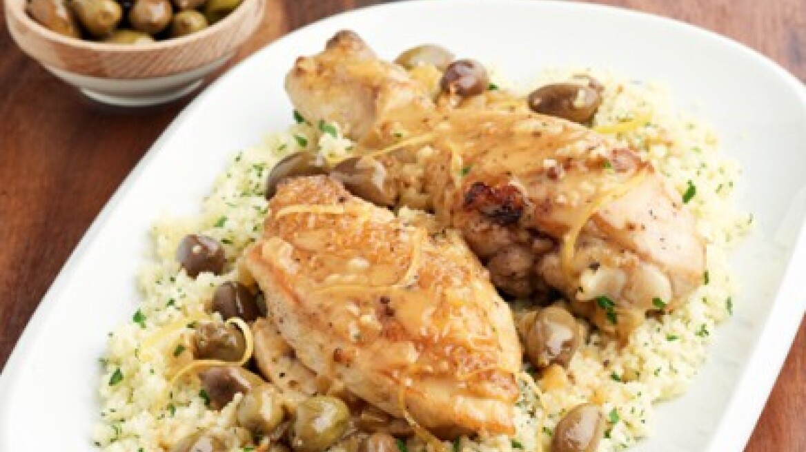 Κοτόπουλο λεμονάτο με πράσινες ελιές και κουσκούς