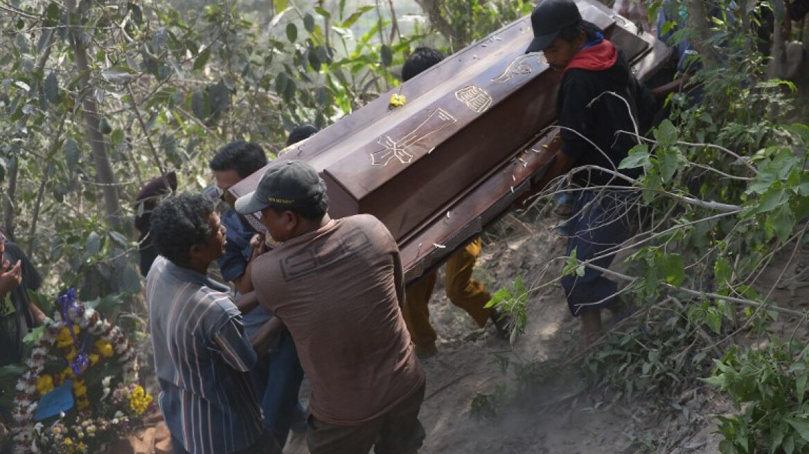 «Θρίλερ» στην Ινδονησία: 77χρονη ζούσε επί μήνες με τα πτώματα του συζύγου και της κόρης της