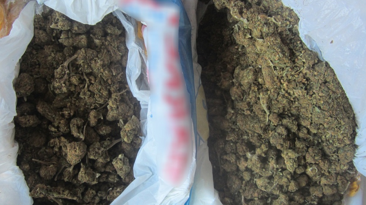 Zευγάρι μετέφερε δυο κιλά χασίς στην Αρκαδία