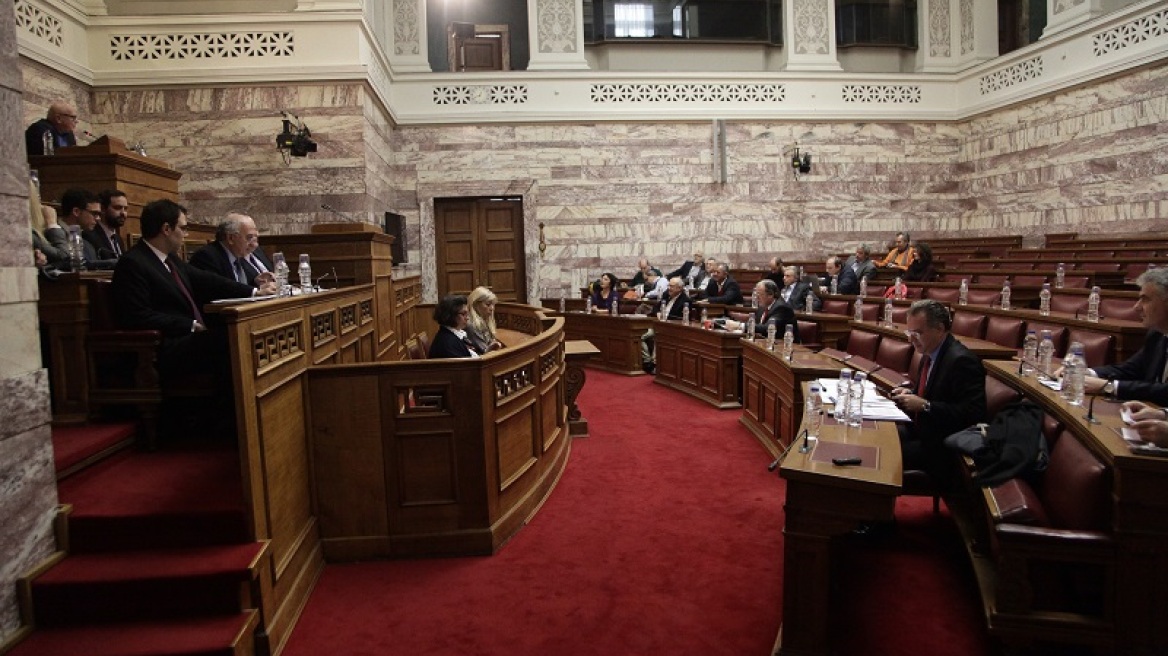 Βουλή: Αντιδράσεις για νέα σύμβαση αγοράς αμυντικού υλικού
